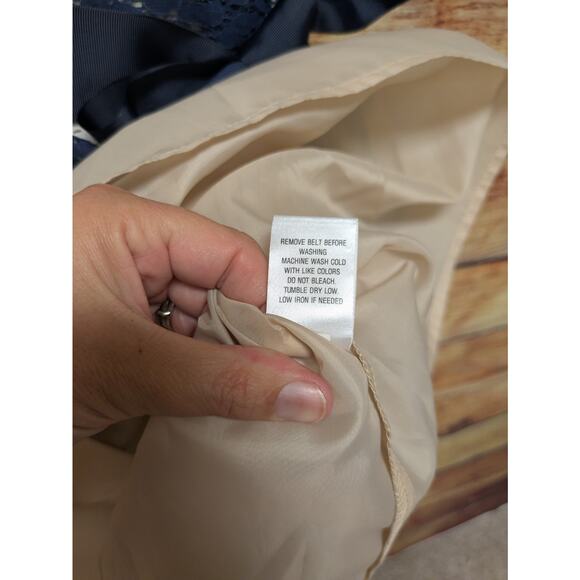 Signature By Robbie Bee Womens 14 Navy/White Belted Lace Dress EUC - Picture 7 of 9